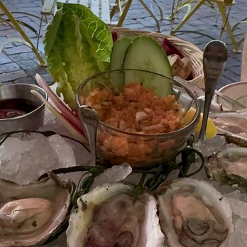 Le Diplomate - Salmon tar tar and oysters - Brasseries Near Me - Washington, DC, District of Columbia