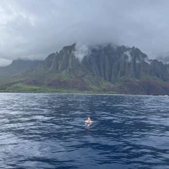 Na Pali Experience - Taking a dip in the vast ocean - Boating Near Me - Kekaha, Hawaii