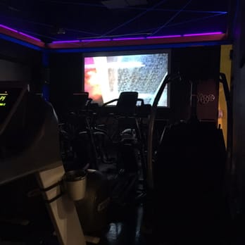 Gold's Gym - Small cardio theater with no doors, so you could hear the movie blasting through the gym. - Gyms Near Me - Murfreesboro, Tennessee Gold's Gym - Small cardio theater with no doors, so you could hear the movie blasting through the gym. - Gyms Near Me - Murfreesboro, Tennessee