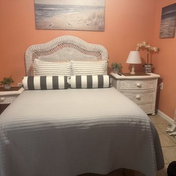 Blue Whale Inn - Hotels Near Me - Misquamicut Beach, Rhode Island Blue Whale Inn - Hotels Near Me - Misquamicut Beach, Rhode Island