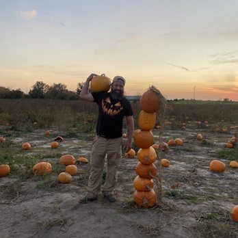 Toms Pumpkin Farm - Pumpkin Patches Near Me - Lindstrom, Minnesota Toms Pumpkin Farm - Pumpkin Patches Near Me - Lindstrom, Minnesota