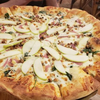 The Market - Courthouse Square - Appalachian pizza with ham, walnuts, spinach and green apple slices - Pizza Near Me - Hinton, West Virginia The Market - Courthouse Square - Appalachian pizza with ham, walnuts, spinach and green apple slices - Pizza Near Me - Hinton, West Virginia