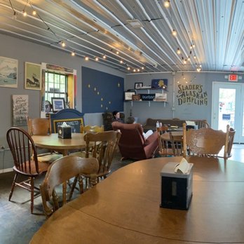 Slader's Alaskan Dumpling - the inside of a restaurant - Russian Near Me - Searcy, Arkansas