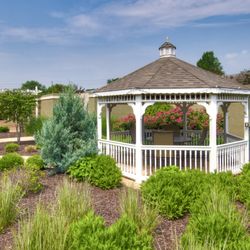 WestSide Garden Plaza - Gazebo for sitting