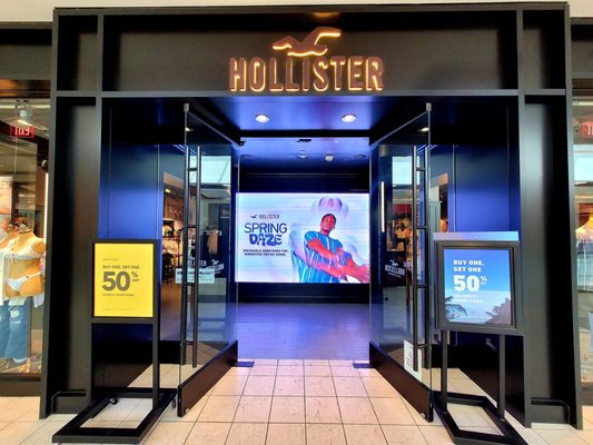 hollister hours