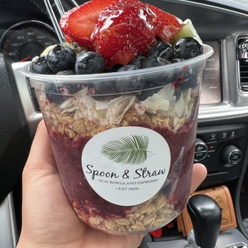 Spoon & Straw - AÇAÍ BOWL W/ STRAWBERRIES, BLUEBERRIES, KIWI, AND BANANA I ADDED GRANOLA AND COCONUT - Coffee & Tea Near Me - Marysville, Washington