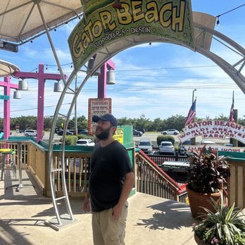 Fudpucker's - Chris by gator beach - Seafood Near Me - Destin, Florida