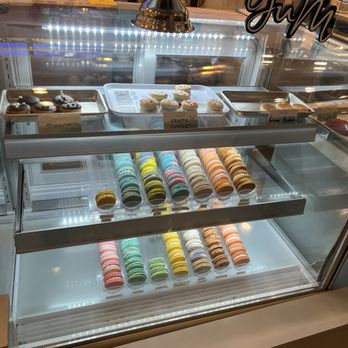 Luliet - Bakery case - Ice Cream & Frozen Yogurt Near Me - Spring, Texas