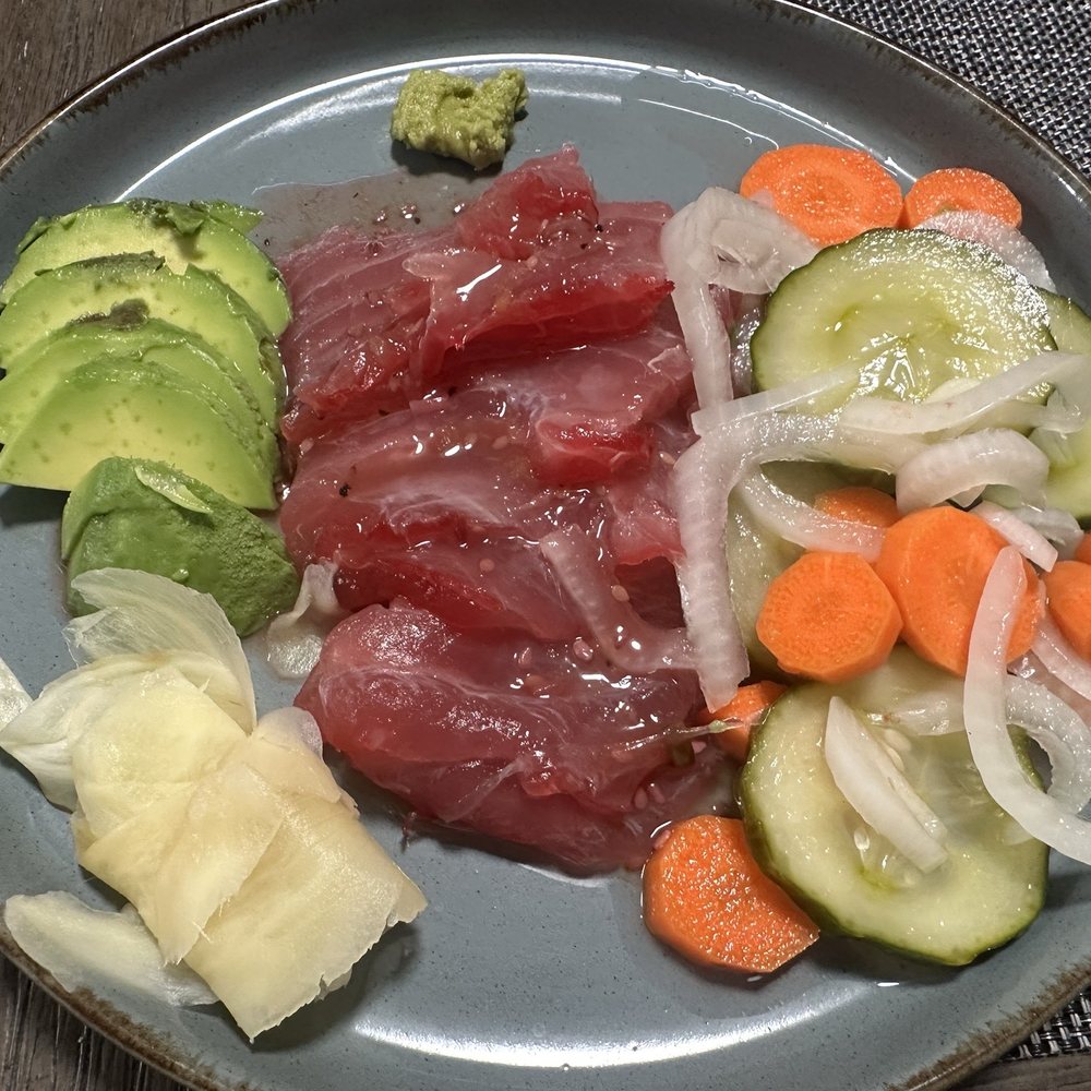 Lighthouse Fish & Seafood Market - Sashimi salad.   They packed me ginger and wasabi.  Simple. - Seafood Markets Near Me - Oceanside, California