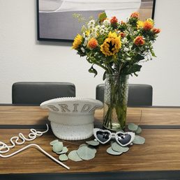Large dining table that seats 6 Large dining table that seats 6