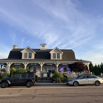 Iggy's Doughboys & Chowder House - Seafood Near Me - Narragansett, Rhode Island Iggy's Doughboys & Chowder House - Seafood Near Me - Narragansett, Rhode Island