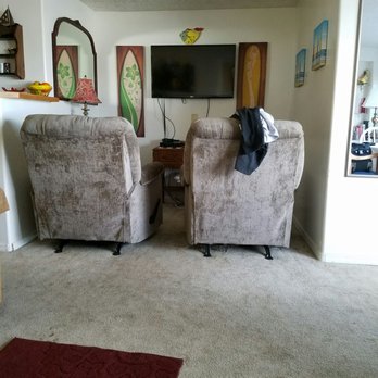 By the Waves Inn - A nice living area with TV and two comfy recliner chairs. - Hotels Near Me - Lincoln City, Oregon
