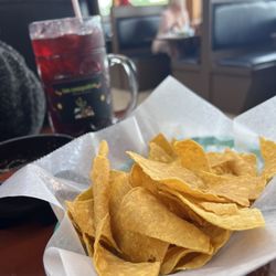 Los Compadres Mexican Restaurant - Chips and salsa. Nice and fresh