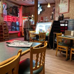 Picadeli's Pub-In-Deli