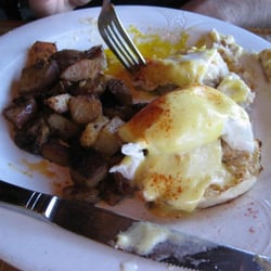 Kula Lodge & Restaurant - Ono Benedict, Yum!