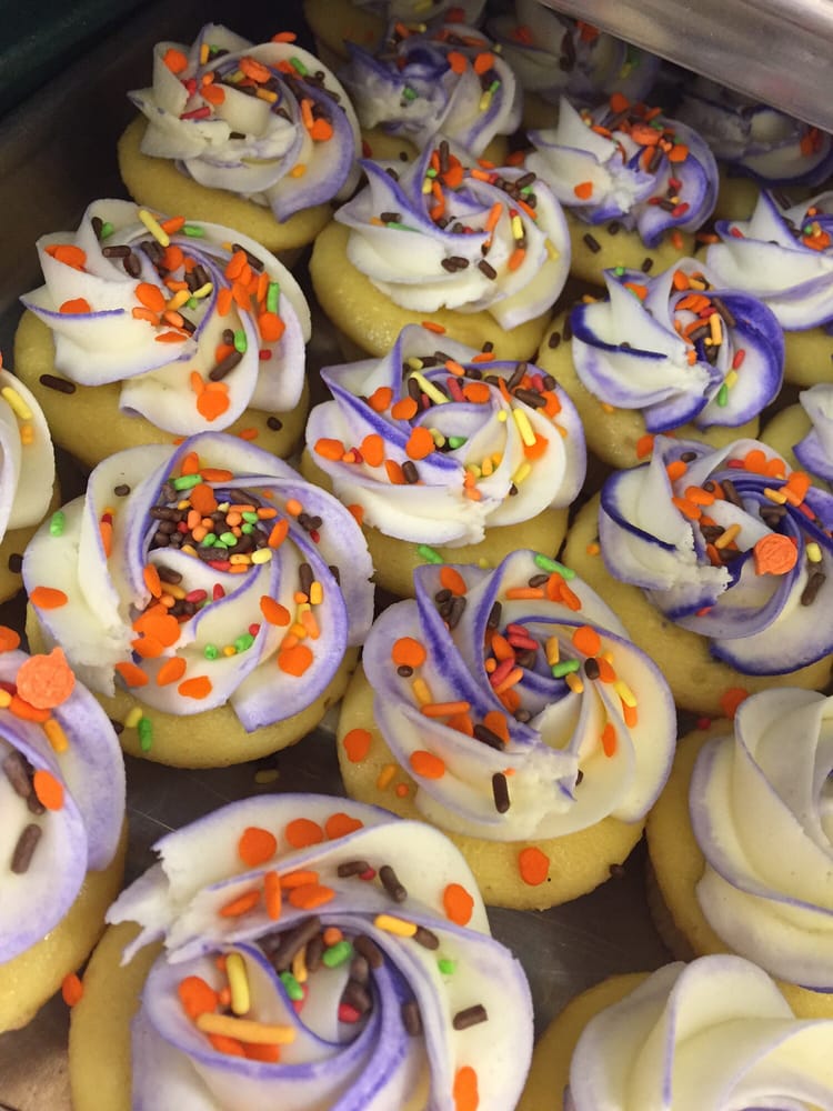 Cora Lee Cupcakes Logo