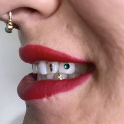 Ke Nani Kino Beauty Bar - Teeth gems and whitening