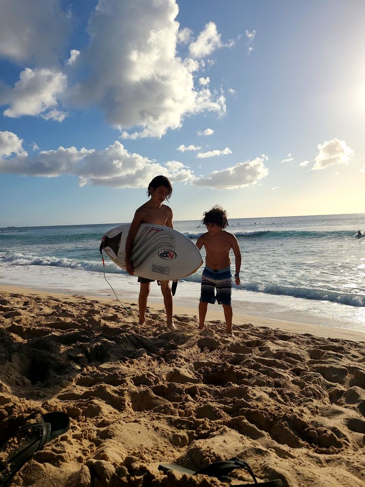 Boarding House Surfboard Rentals Hawaii Logo