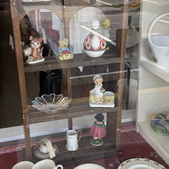 St. Mark’s Thrift Shop - Knickknacks - Thrift Stores Near Me - Fort Pierce, Florida