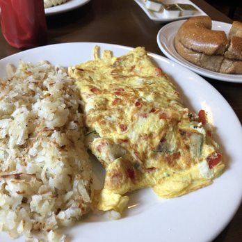 Daisy's Grill - Omelette with Home Fries and toasted Bagel with Butter - Sandwiches Near Me - Edgewater, New Jersey