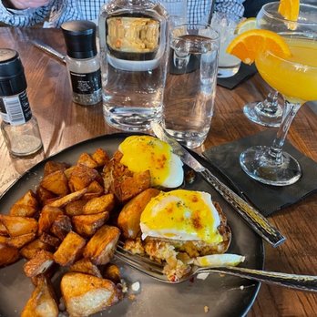 drafthouse - Breakfast at 1:30 on a Saturday - Gastropubs Near Me - Janesville, Wisconsin