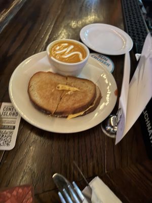 Horn's Hook Tavern by null