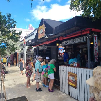 DJ's Clam Shack - Short line at noon. - Seafood Near Me - Key West, Florida