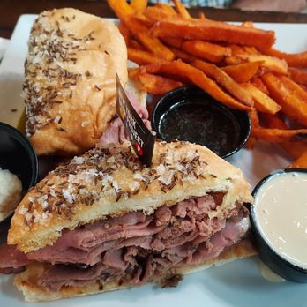 New York Beer Project - Beef on Weck is wonderful - Gastropubs Near Me - Victor, New York New York Beer Project - Beef on Weck is wonderful - Gastropubs Near Me - Victor, New York