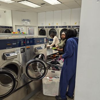 Bims Laundry Cafe - Dry Cleaning Near Me - Everett, Washington Bims Laundry Cafe - Dry Cleaning Near Me - Everett, Washington