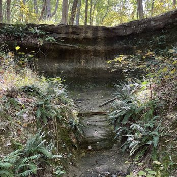 Don Robinson State Park - Outcropping on trail - Hiking Near Me - Cedar Hill, Missouri