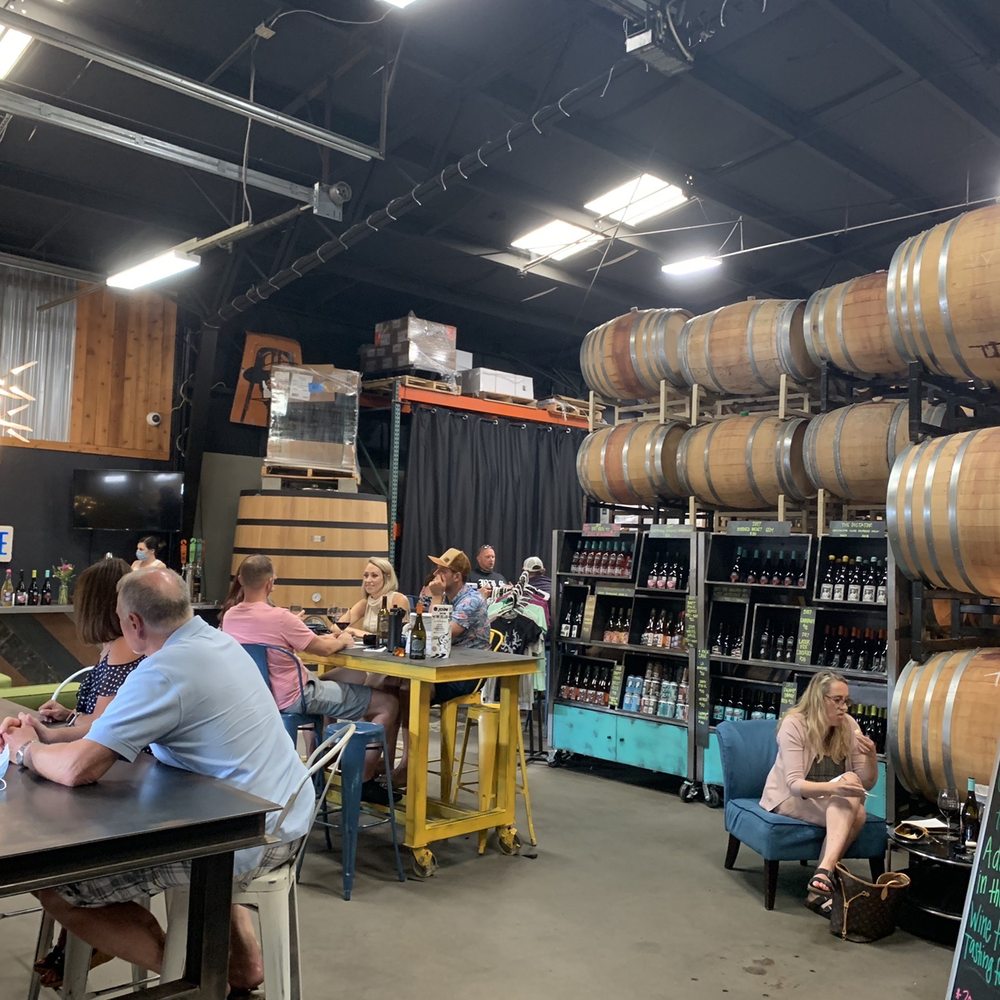 Split Rail Winery - Tasting room - well spaced out - Wine Tasting Room Near Me - Garden City, Idaho Split Rail Winery - Tasting room - well spaced out - Wine Tasting Room Near Me - Garden City, Idaho