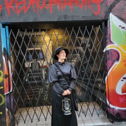 Ghostly Vancouver Tours - Our guide, Sarah, was terrific. Stayed in character the entire time.