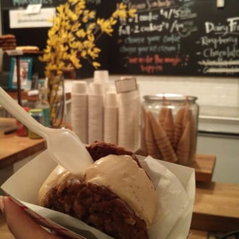 Bakerbots Baking  - London fog Icecream and oatmeal cookie - Desserts Near Me - Toronto, Ontario