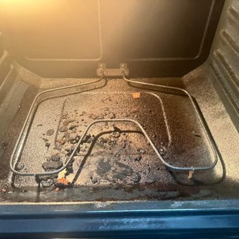Priority Contract Solutions - Before picture  Oven move out Deep clean 100% satisfaction guarantee - Office Cleaning Near Me - Atlanta, Georgia