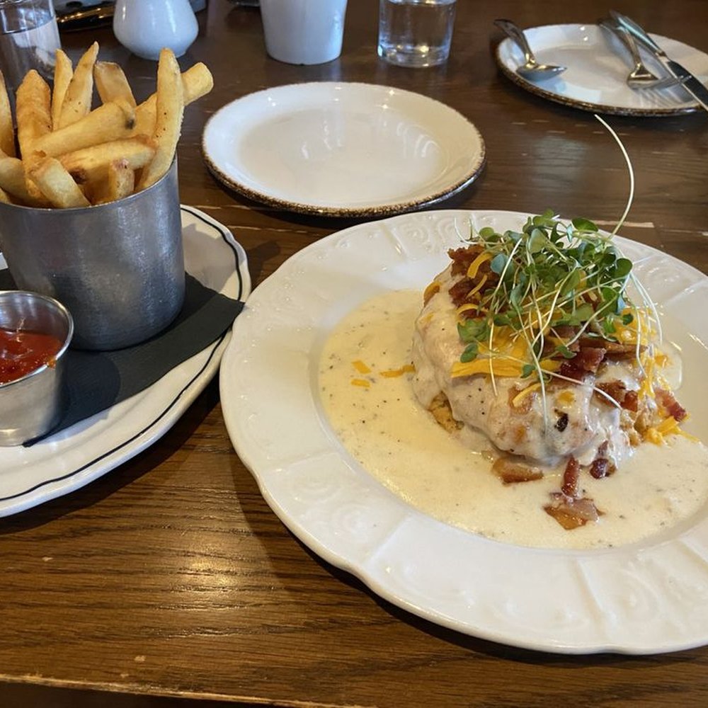 Hill & Vine - Cocktail Bars Near Me - Fredericksburg, Texas
