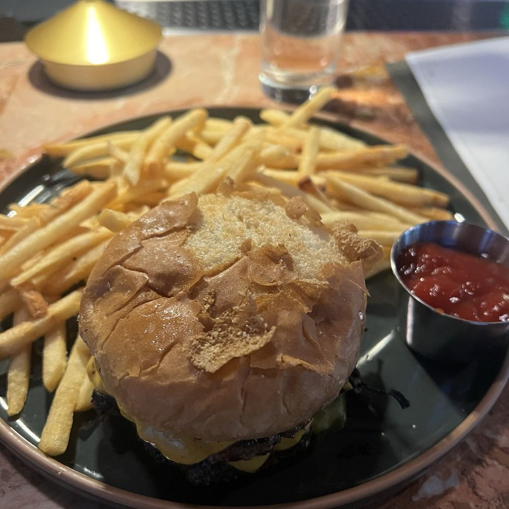 Osa Rooftop - Cheeseburger - Bars Near Me - Pasadena, California