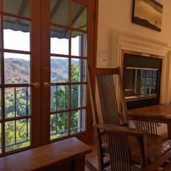 Topanga Canyon Inn Bed and Breakfast - Living room with a gorgeous view
