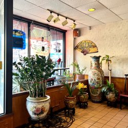 Wei Hong Bakery & Restaurant - Front area decor