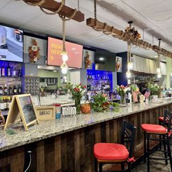 Ezma's Bread Box Café - Bar