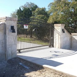 Buzz County Wide Fence - Custom build gate ,columns and gate operator
