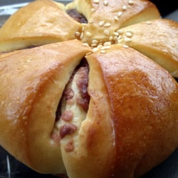 Snowbear Bakery - Red bean bun