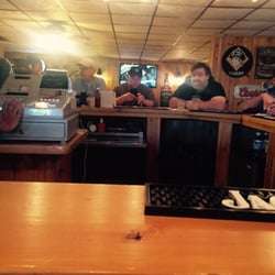 Flying W Ranch - Happy people at the bar