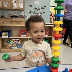 Bring'em Young Academy - Legend is learning the colors also he knows how to connect Al the connectors