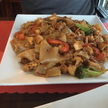 Yum Yum Thai - Thai Near Me - Naperville, Illinois
