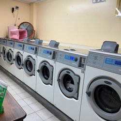 Circle Plaza Laundromat - Inside