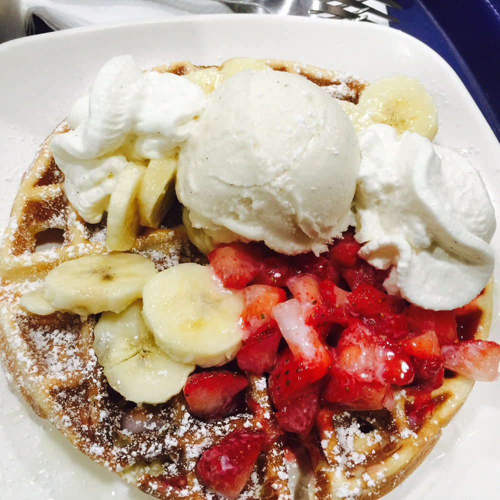 Mochi - Waffle with ice cream, strawberries and bananas - Ice Cream & Frozen Yogurt Near Me - Irvine, California Mochi - Waffle with ice cream, strawberries and bananas - Ice Cream & Frozen Yogurt Near Me - Irvine, California
