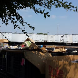 Shopgoodwill Pick-up - The back lot is filled with trailers