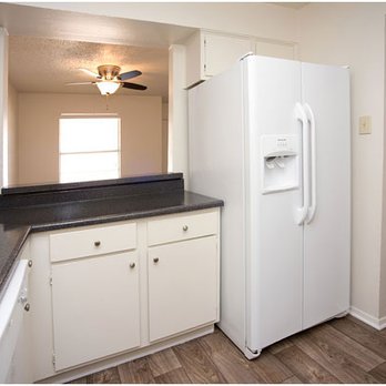 Brookhollow Apartments - Kitchen with Bar - Apartments Near Me - Tyler, Texas Brookhollow Apartments - Kitchen with Bar - Apartments Near Me - Tyler, Texas