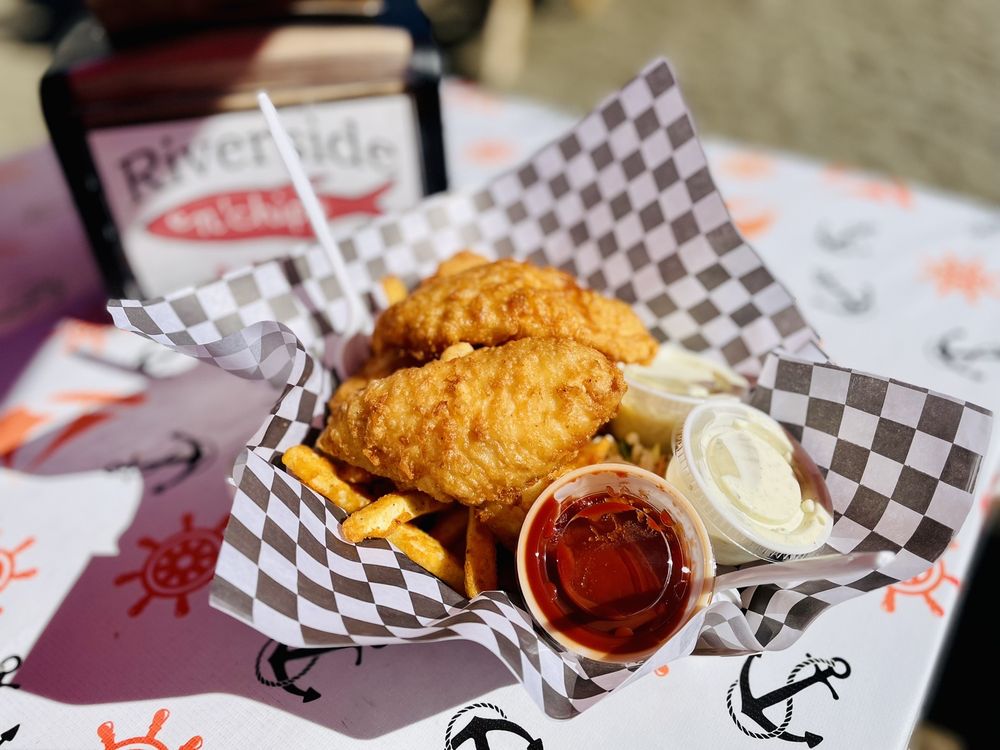 Riverside Fish n' Chips Logo