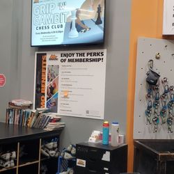 Momentum Indoor Climbing - Front desk